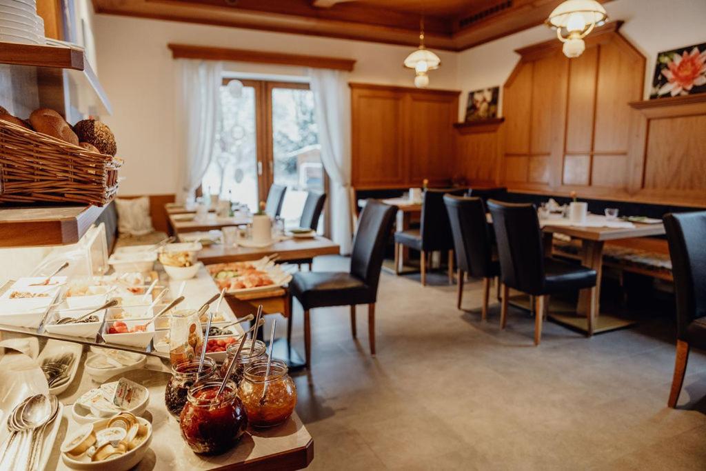 Dorfcafe Unken Hotelpension Swirtshaus Im Dorf Luaran gambar