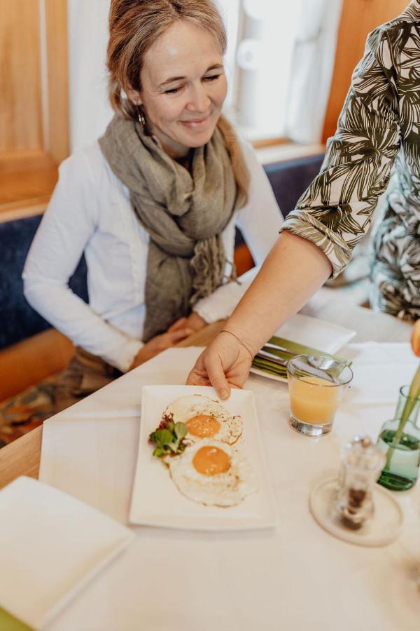 Dorfcafe Unken Hotelpension Swirtshaus Im Dorf Luaran gambar