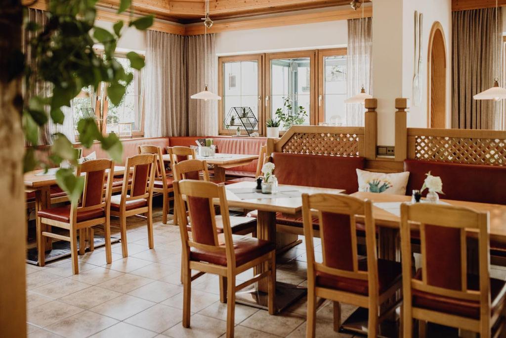 Dorfcafe Unken Hotelpension Swirtshaus Im Dorf Luaran gambar