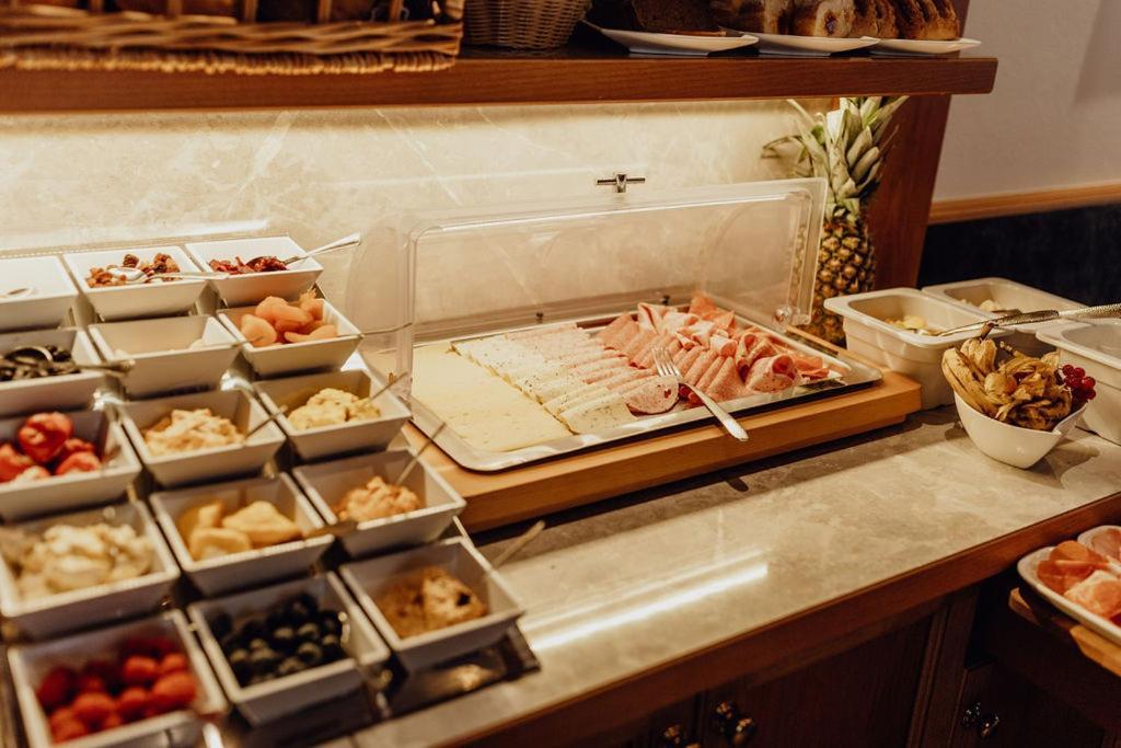 Dorfcafe Unken Hotelpension Swirtshaus Im Dorf Luaran gambar
