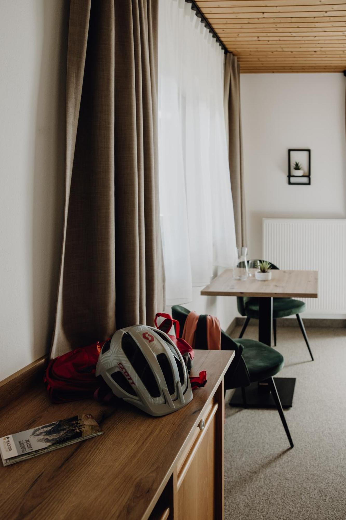 Dorfcafe Unken Hotelpension Swirtshaus Im Dorf Luaran gambar